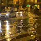 Coche atrapado en la calle Clavijo tras la tormenta