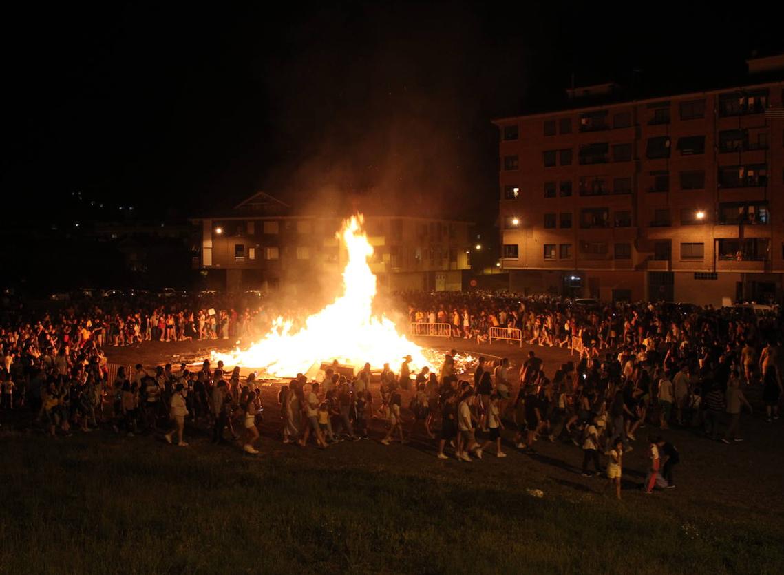 Calahorra disfruta con las hogueras de San Juan