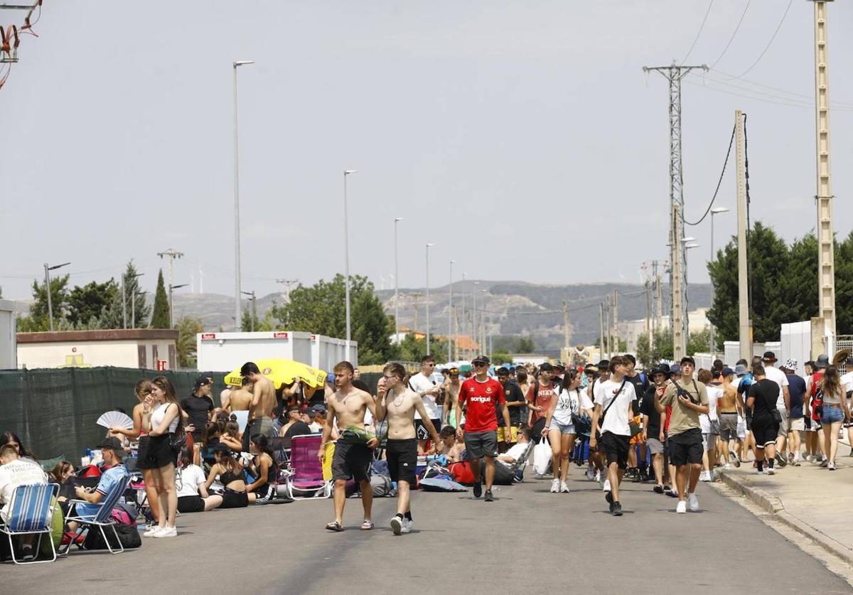 Por la tarde, el número de personas en Calahorra iba en aumento con el paso de las horas.