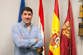 Raúl Riaño, en su despacho de alcalde de Santo Domingo de la Calzada.