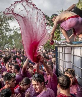 Imagen secundaria 2 - La Batalla del Vino no espera a nadie