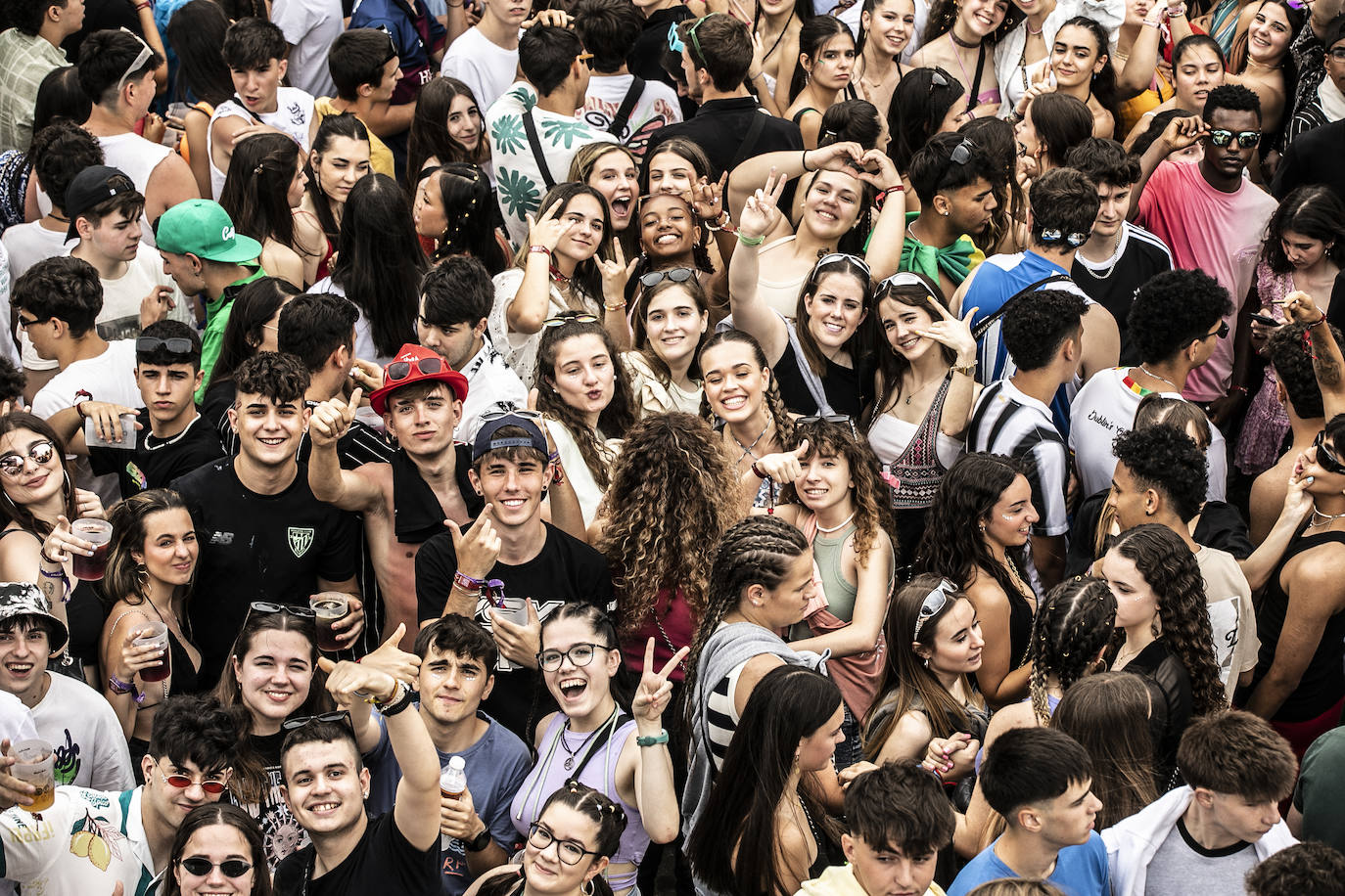 El público del Holika se entrega en el arranque del festival