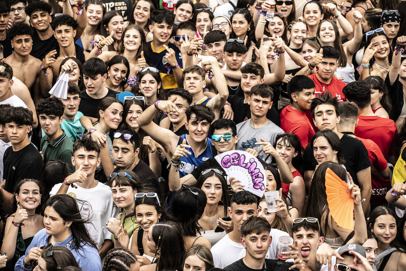 El público del Holika se entrega en el arranque del festival