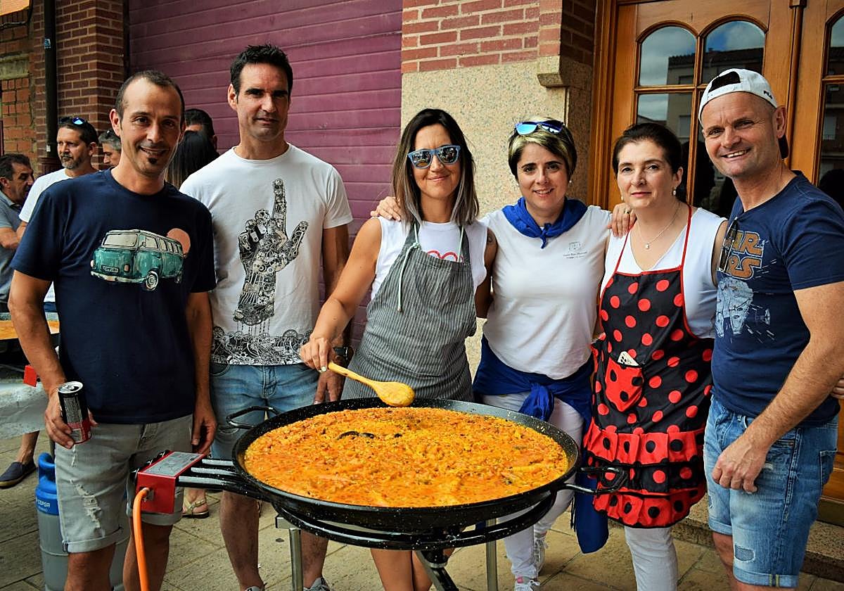 'Los Pokemon Go', el grupo de Eguzkiñe Lombera, ganó el VIII Concurso de Paellas de la Peña San Marcial.