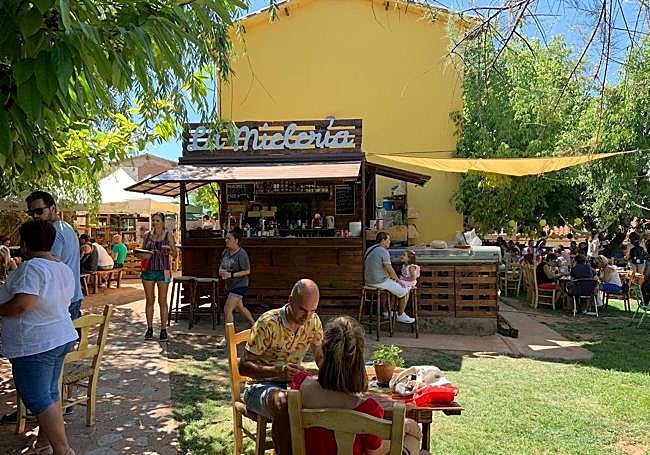 Food truck instalada en la terraza.