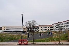 Solar de la calle Gonzalo de Berceo de Villamediana en el que se ha proyectado el centro de día y centro de servicios sociales.