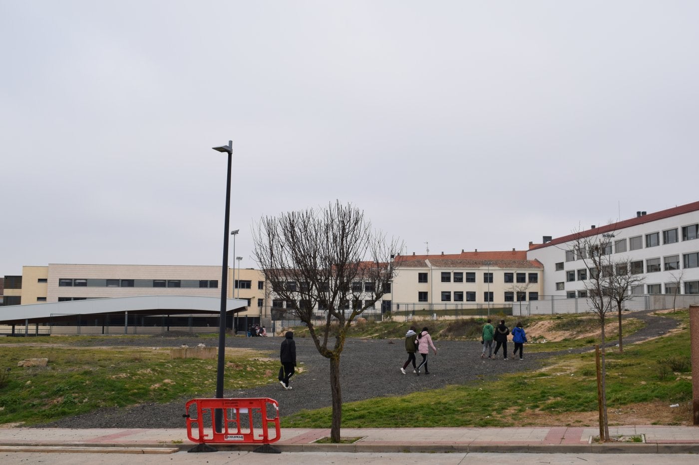 Solar de la calle Gonzalo de Berceo de Villamediana en el que se ha proyectado el centro de día y centro de servicios sociales.