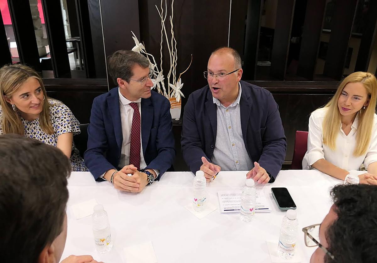 Miguel Tellado, junto a Gonzalo Capellán, Marta Fernández y Cristina Maiso.
