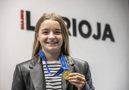 Sara Ortega, con la medalla de oro del Mundial Sub'19.