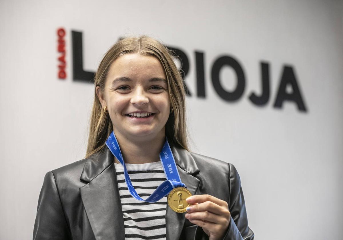 Sara Ortega, con la medalla de oro del Mundial Sub'19.