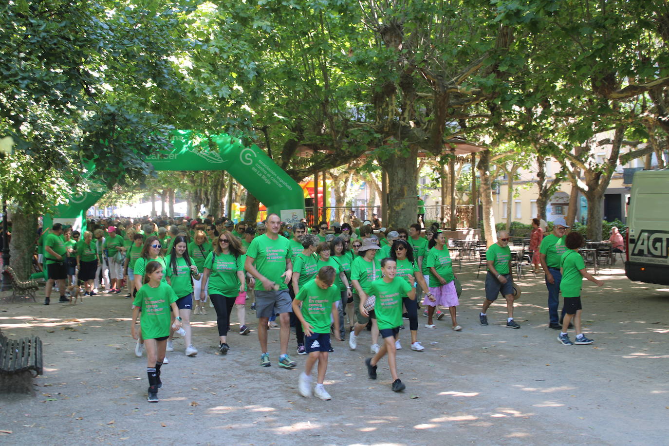 La VI Marcha contra el cáncer reúne a más de 1.200 personas en Nájera
