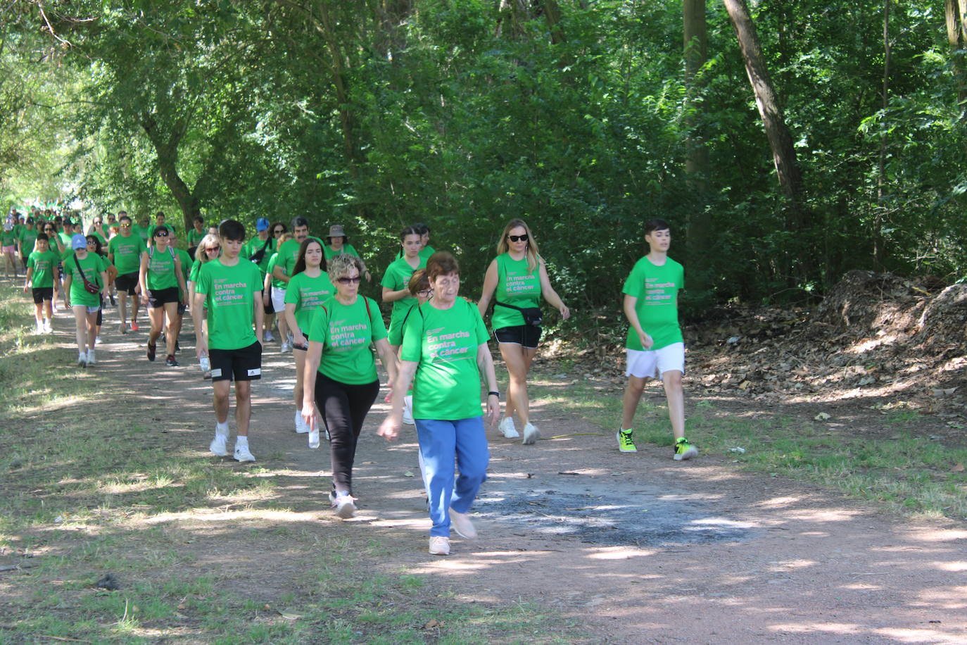 La VI Marcha contra el cáncer reúne a más de 1.200 personas en Nájera