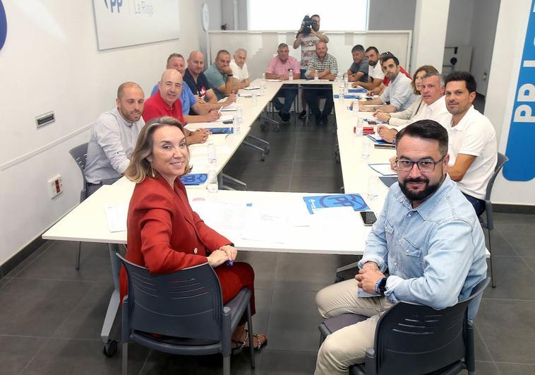 Gamarra y Merino se han reunido este lunes con representantes del sector agrario riojano.