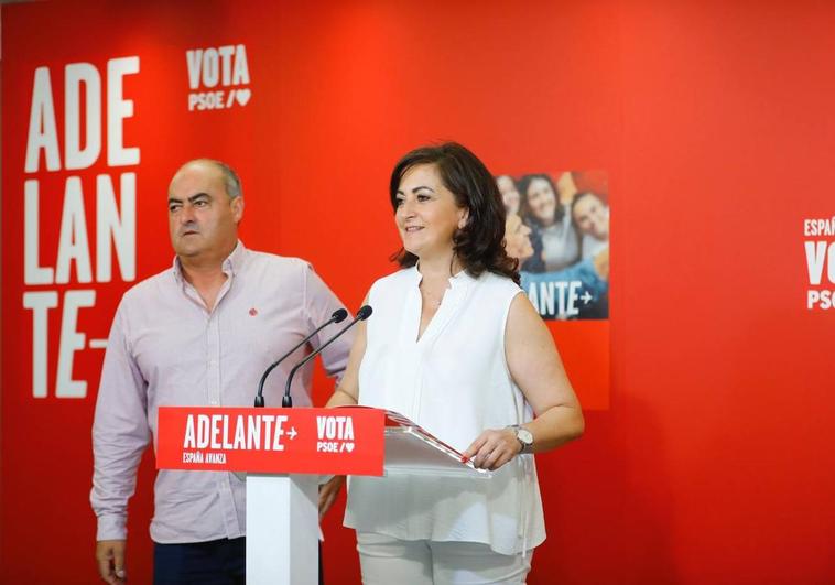 Concha Andreu ha comparecido este lunes con el número 2 del PSOE riojano al Senado, Pedro Montalvo.