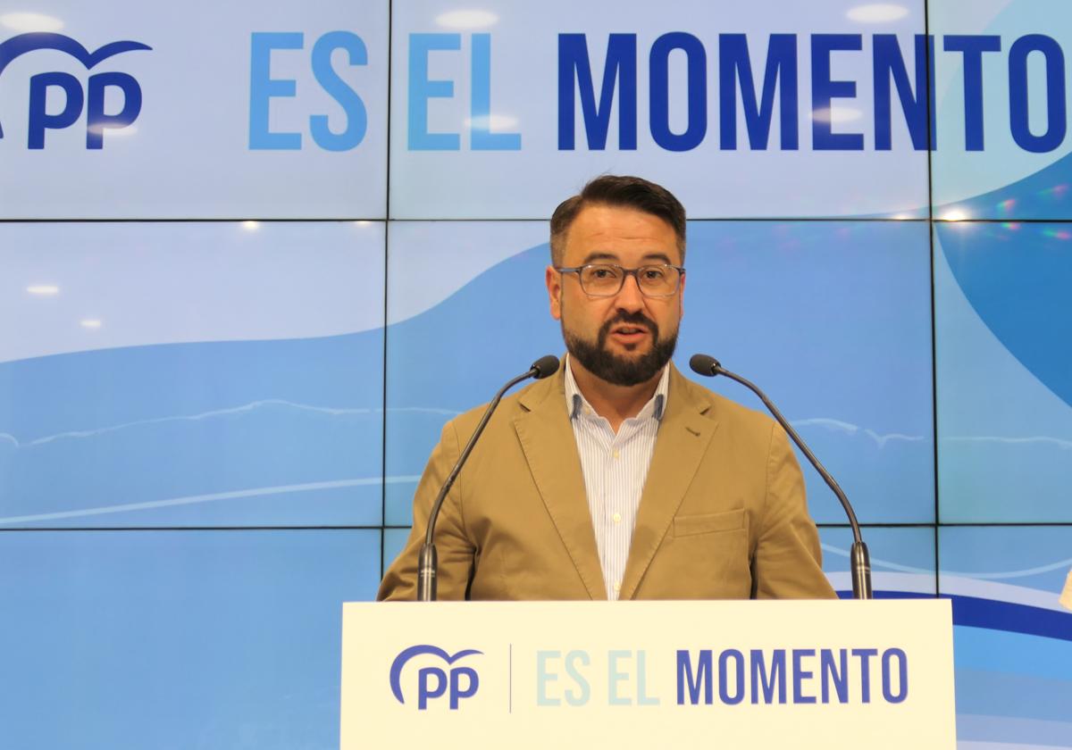 Javier Merino en la comparecencia de esta mañana en la sede del PP en La Rioja.