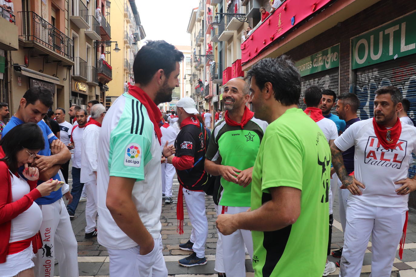 Decenas de riojanos van cada día a los encierros de San Fermín y después vuelven al trabajo