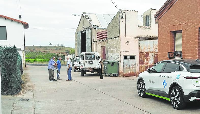 Vecinos frente a la calle donde ocurrieron los hechos.