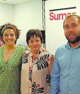 Imagen secundaria 2 - Los candidatos socialistas al Congreso y Senado, durante el acto de cierre de campaña en el bar Odisea. Debajo, candidatos de Vox, bajo la bandera española en El Labrador. A la derecha, Eunate García, Henar Moreno y Diego Mendiola, en la sede de Sumar. 