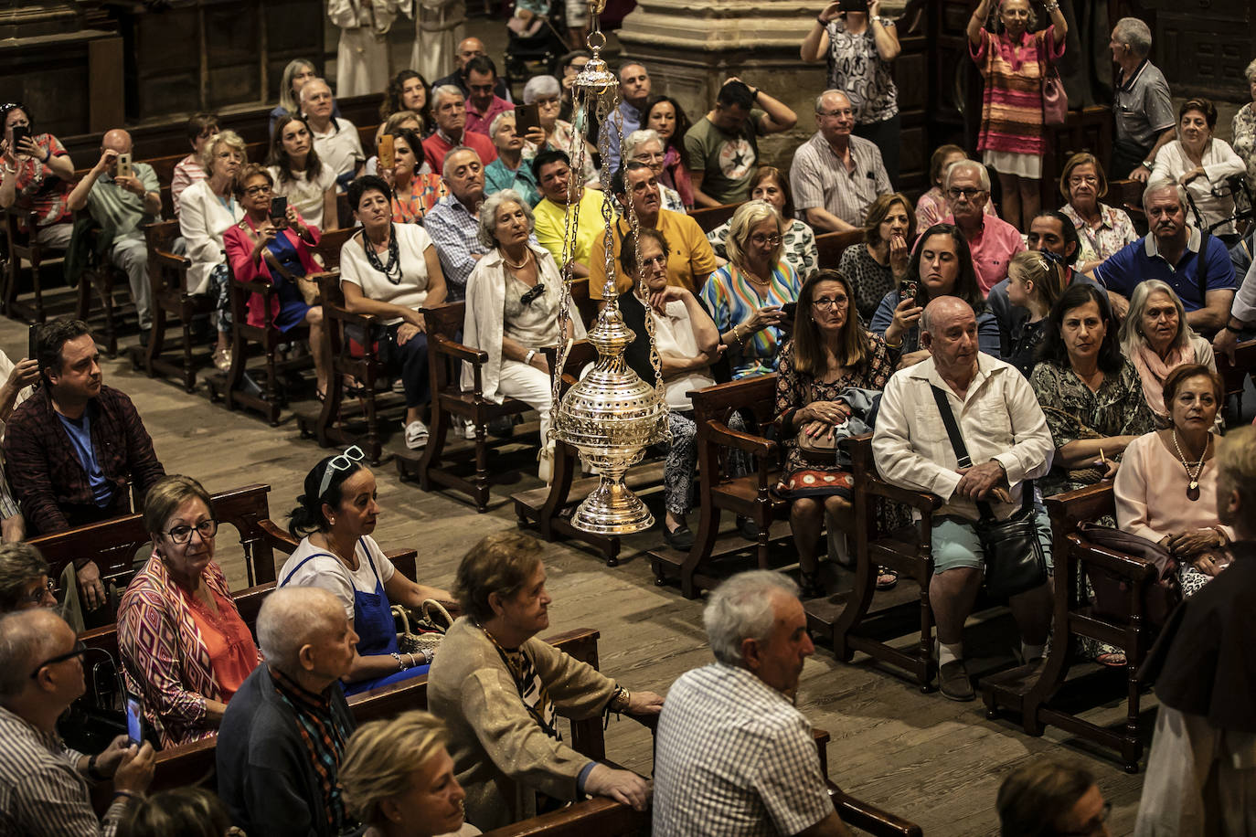 La iglesia de la Asunción de Navarrete exhibe su botafumeiro