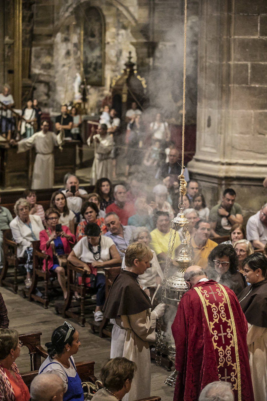 La iglesia de la Asunción de Navarrete exhibe su botafumeiro