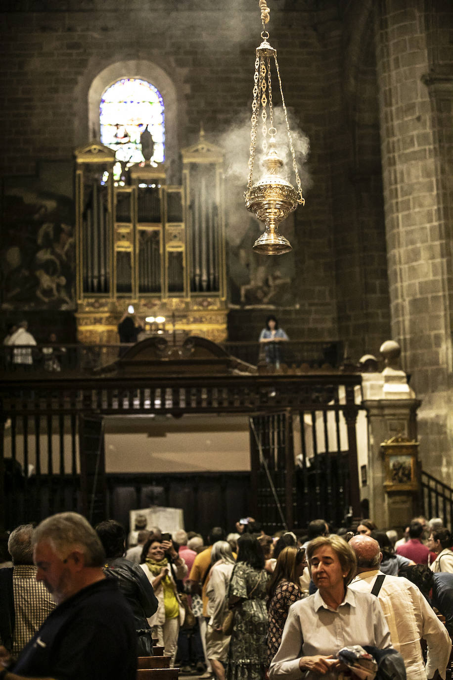 La iglesia de la Asunción de Navarrete exhibe su botafumeiro