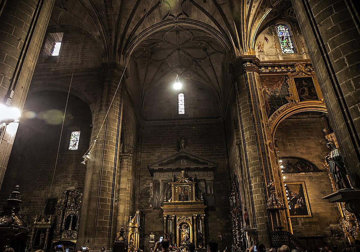 La iglesia de la Asunción de Navarrete exhibe su botafumeiro