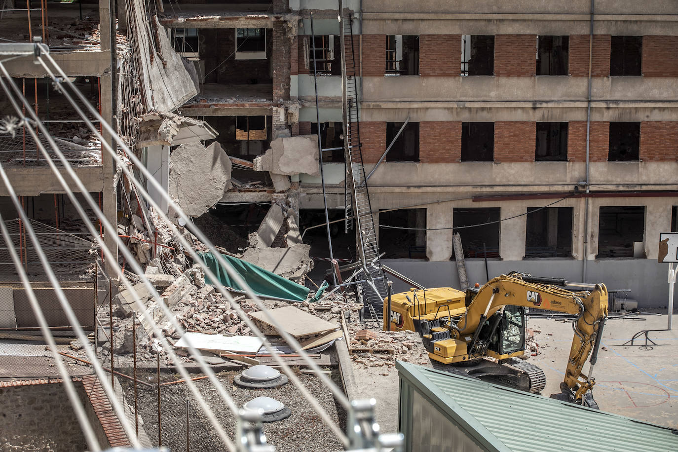 Conmoción en Logroño por el desplome del edificio de Adoratrices