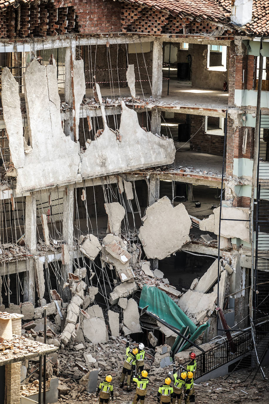 Conmoción en Logroño por el desplome del edificio de Adoratrices