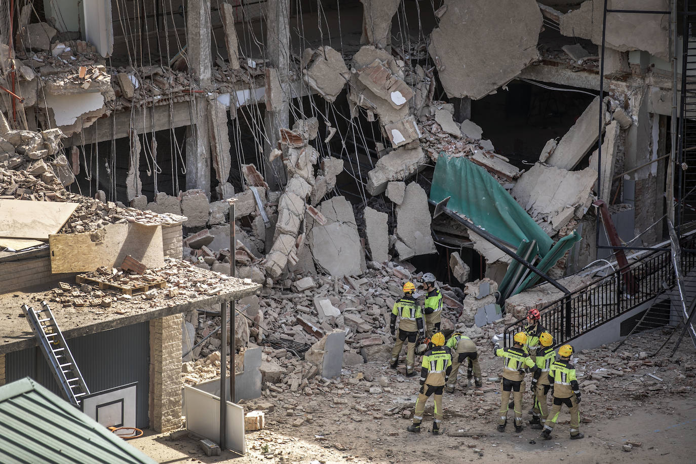 Conmoción en Logroño por el desplome del edificio de Adoratrices