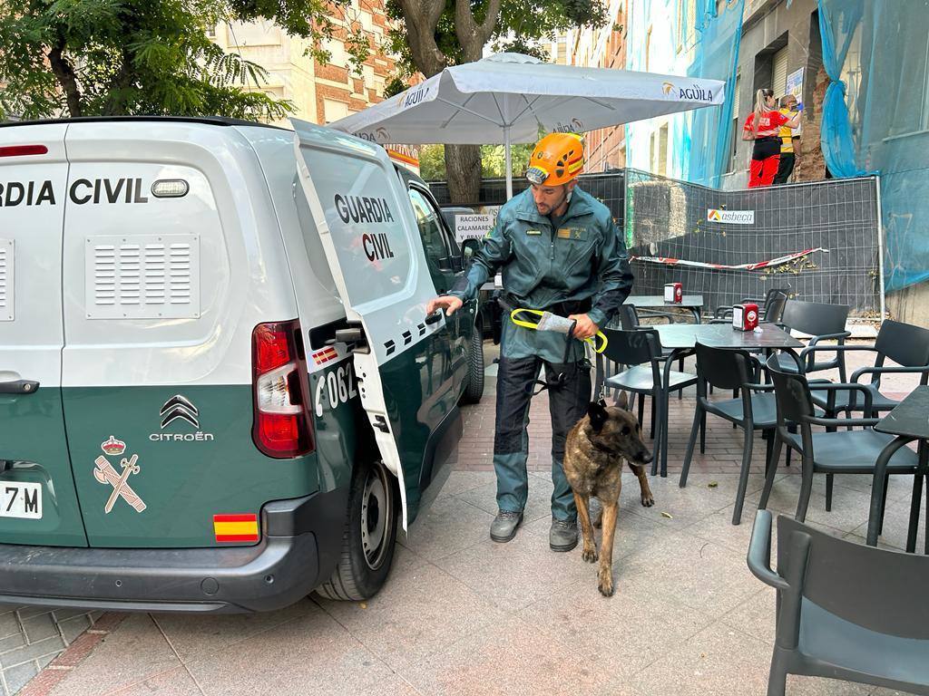 La unidad canina de la Guardia Civil ha participado en la búsqueda del obrero desaparecido.