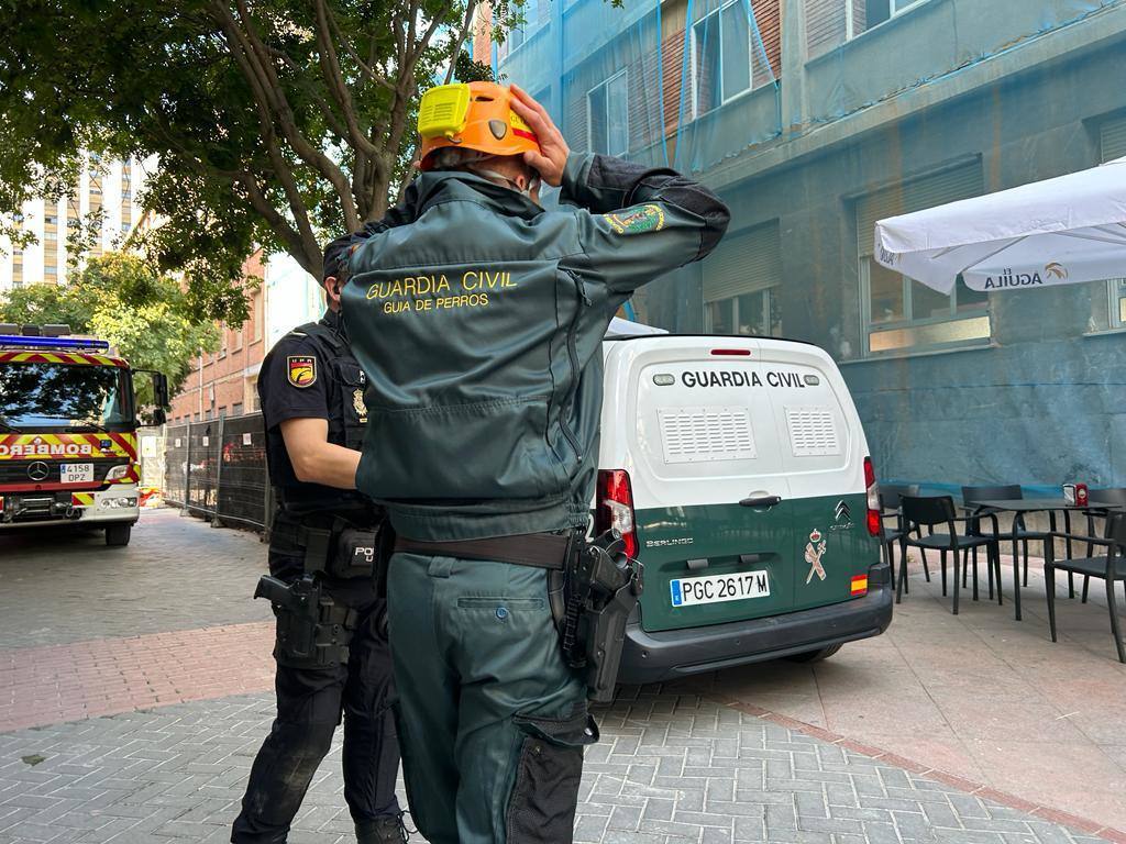 La unidad canina de la Guardia Civil ha participado en la búsqueda del obrero desaparecido.