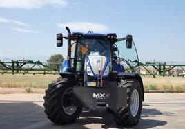 El tractor de la empresa Azpeitia con un sistema de guiado automático.