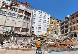 Restos del edificio derribado