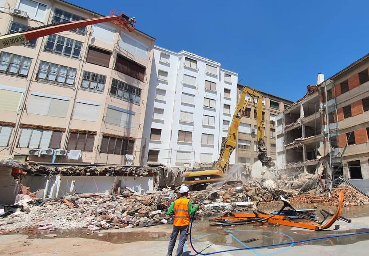 Restos del edificio derribado