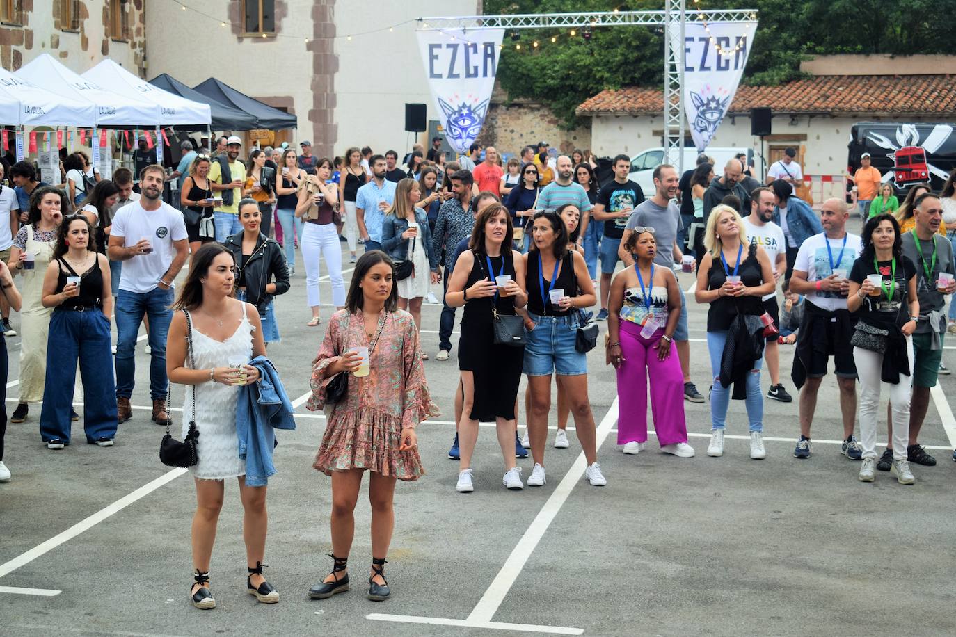 Ambiente y público entregado en la segunda jornada del EzcaFest