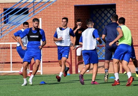 Imagen de un entrenamiento de la Sociedad Deportiva Logroñés en Pradoviejo.