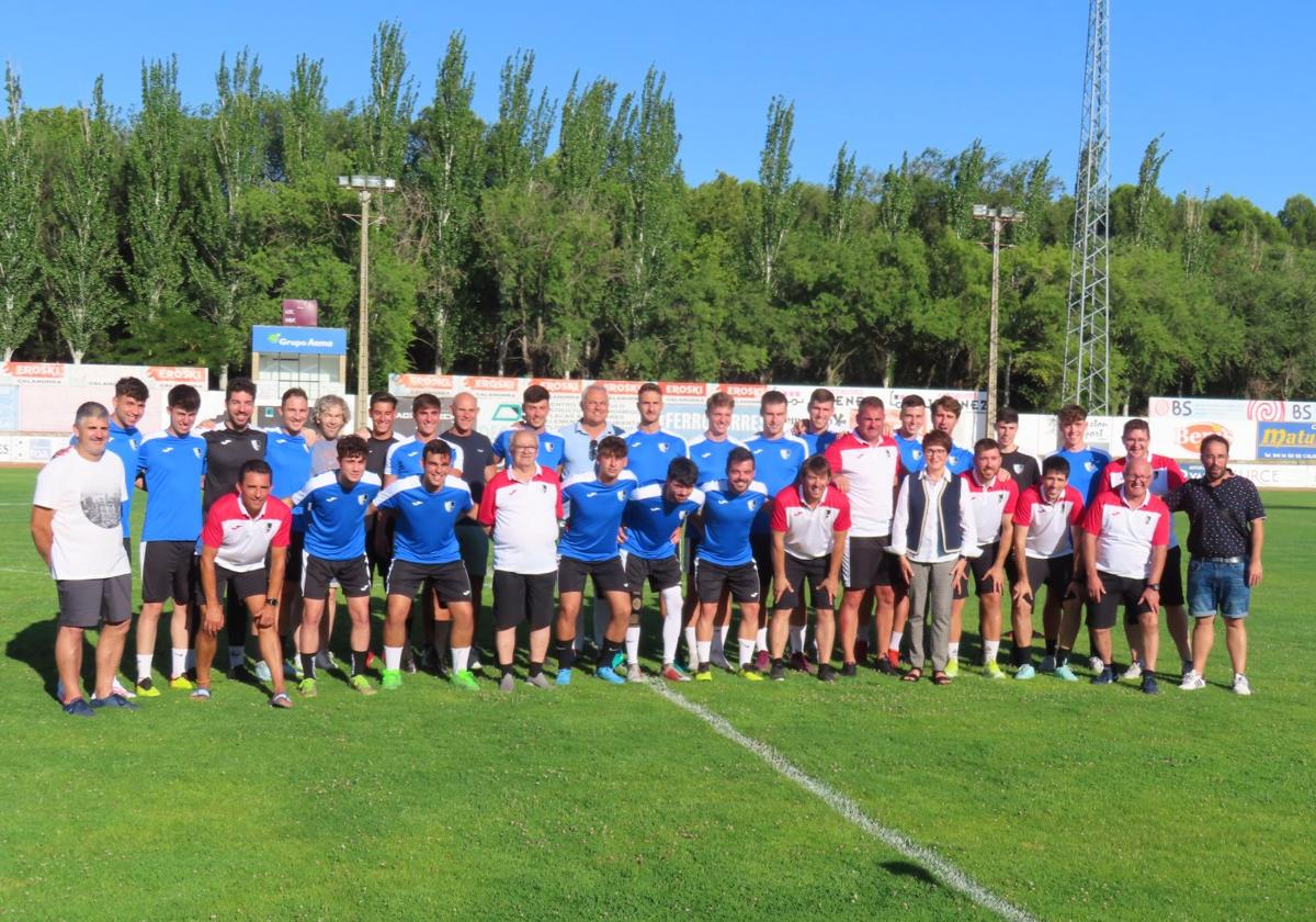 Plantilla, cuerpo técnico y directiva recibieron la visita del gobierno.