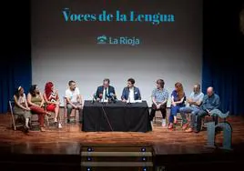 José Luis Pérez y el director general de Cultura, Roberto Iturriaga, presentan Voces de la Lengua.