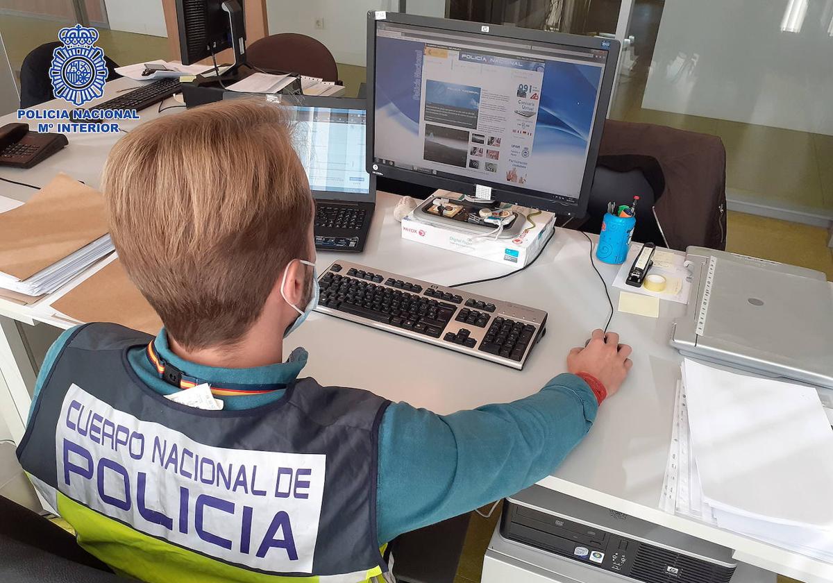 Trabajo de investigación de un agente de Policía.