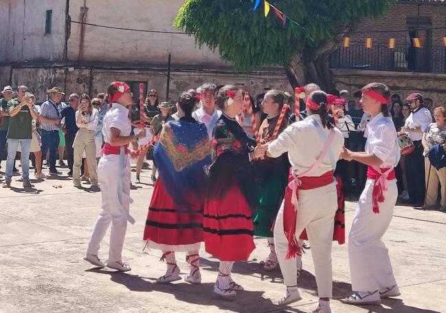 Bailes regionales en el municipio camerano.