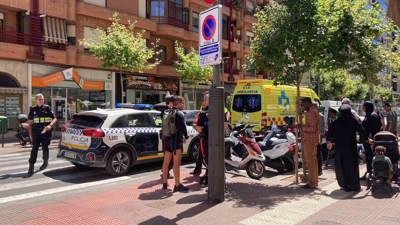 Agentes y trabajadores del Seris, en el lugar del atropello.