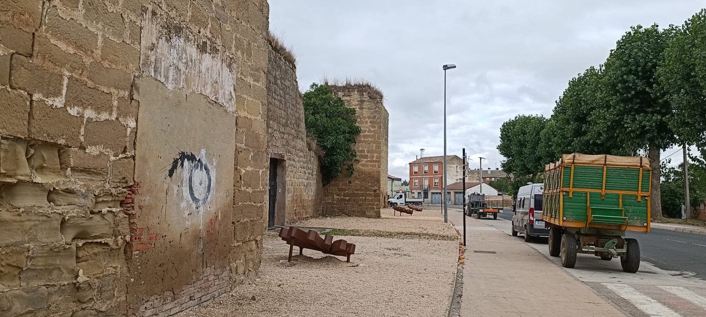 Muralla en la avenida de Burgos, el tramo más largo que se conserva en La Rioja.