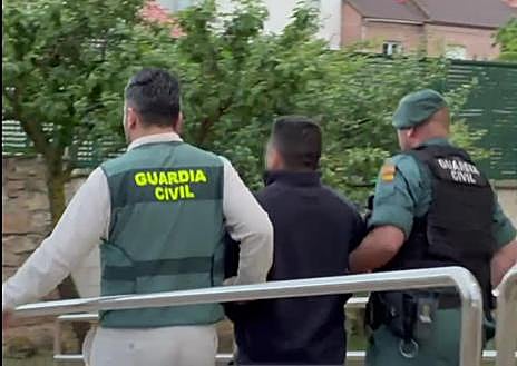 Imagen secundaria 1 - Siete detenidos por atracar un banco en Torrecilla con ayuda &#039;de dentro&#039;