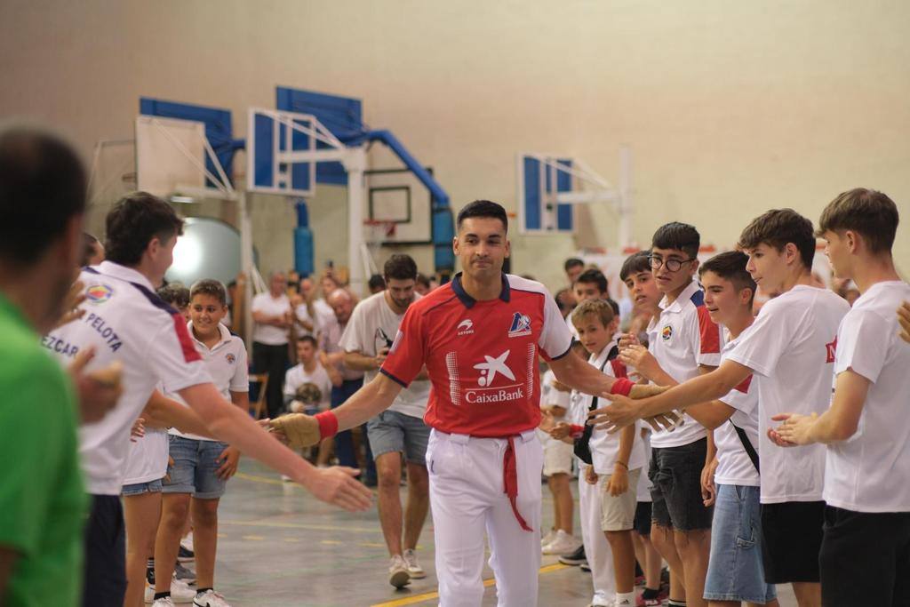 El adiós de Víctor Esteban