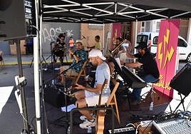 Los Zigalas, ayer en la calle Doctores Castroviejo.