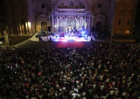 Imagen secundaria 1 - Bertín Osborne, sólo un concierto