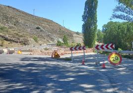 Corte y desvío de la carretera LR-250 que vertebra el Camero Viejo en las inmediaciones de Jalón de Cameros, en una imagen tomada días atrás.