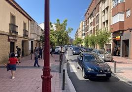 Imagen de ayer de La Ventilla por donde cada día circulan centenares de vehículos intentando aparcar en la zona azul.