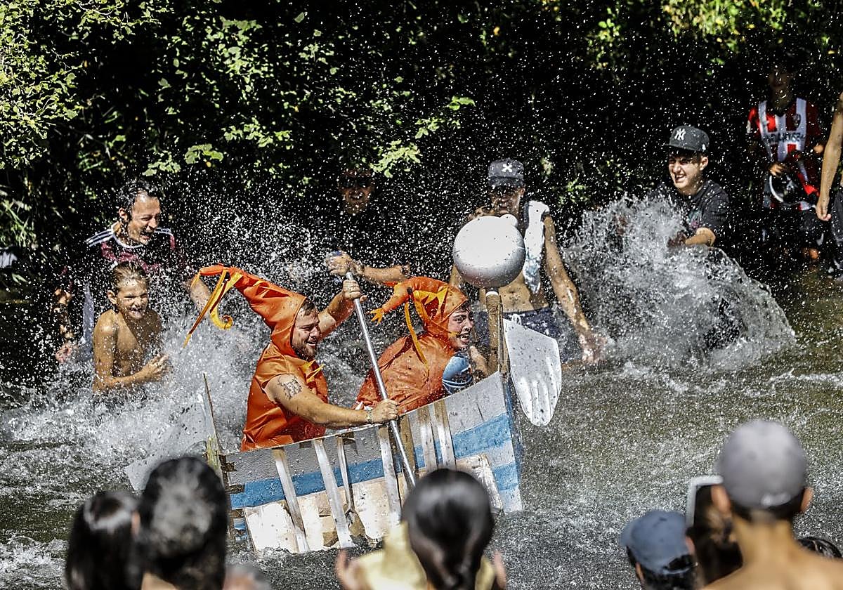 'Gaviolas', embarcación premiada como mejor construcción, a su llegada a meta.