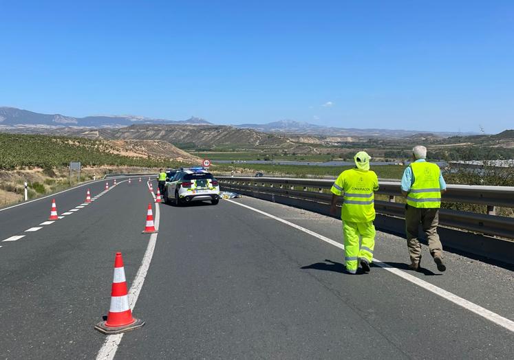 Imagen principal - Fallece un motorista arnedano de 66 años al salirse de la vía en Fuenmayor